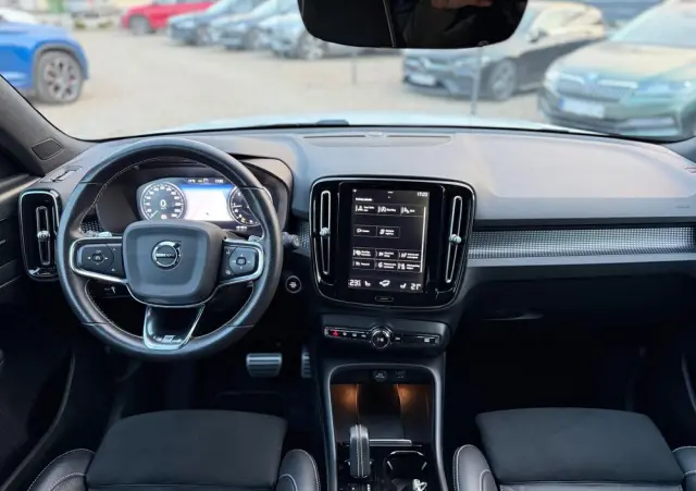 VOLVO XC 40 D4 AWD Geartronic R-Design