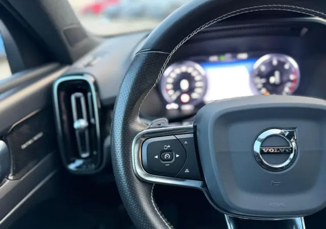 VOLVO XC 40 D4 AWD Geartronic R-Design