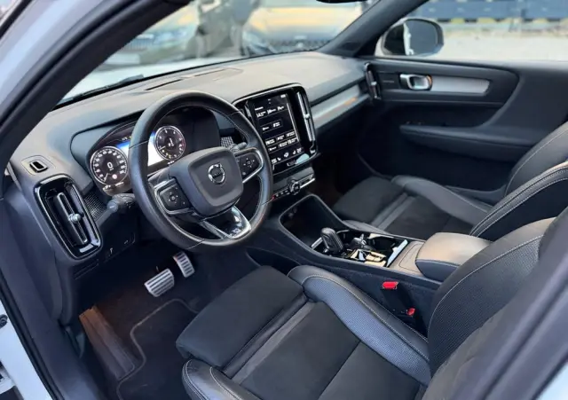 VOLVO XC 40 D4 AWD Geartronic R-Design