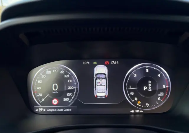 VOLVO XC 40 D4 AWD Geartronic R-Design