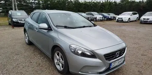 VOLVO V40 