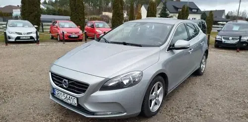 VOLVO V40 