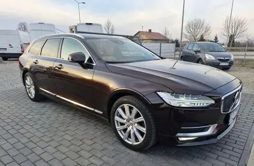 VOLVO V90 