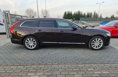 VOLVO V90 