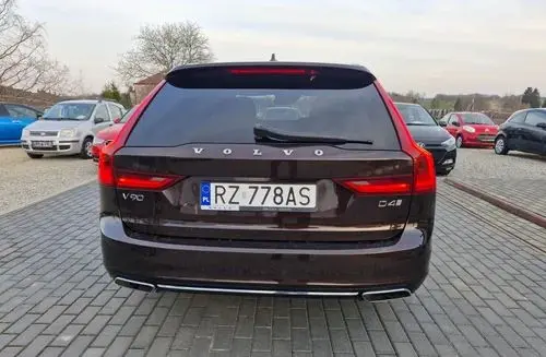 VOLVO V90 