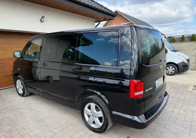 VOLKSWAGEN Multivan 