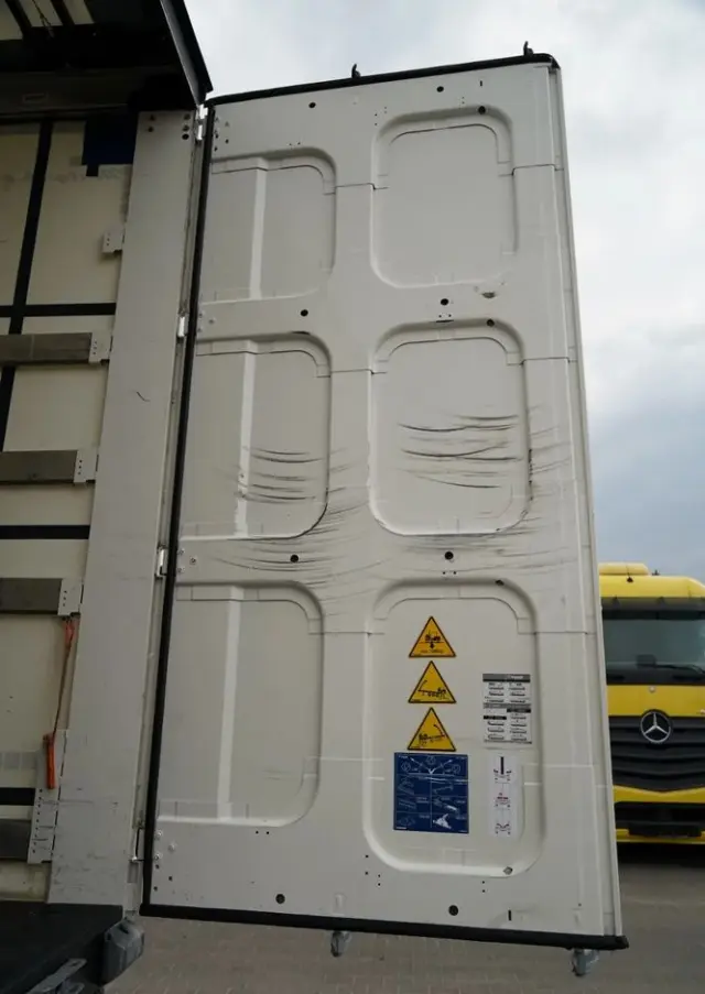 KRONE FIRANKA / 2024 ROK / KOSZ NA PALETY / 2 OSIE PODNOSZONE / MAŁO UŻYWANA / 