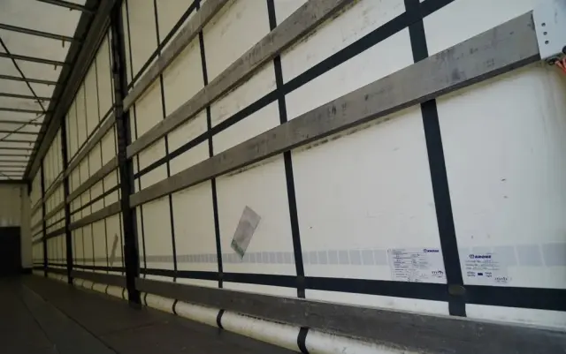 KRONE FIRANKA / 2024 ROK / KOSZ NA PALETY / 2 OSIE PODNOSZONE / MAŁO UŻYWANA / 