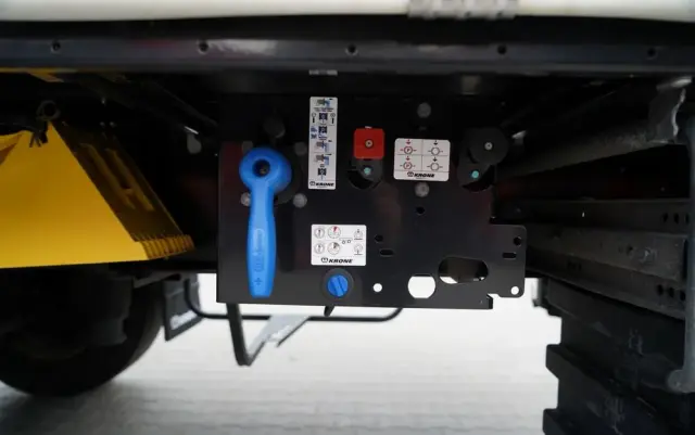 KRONE FIRANKA / 2024 ROK / KOSZ NA PALETY / 2 OSIE PODNOSZONE / MAŁO UŻYWANA / 