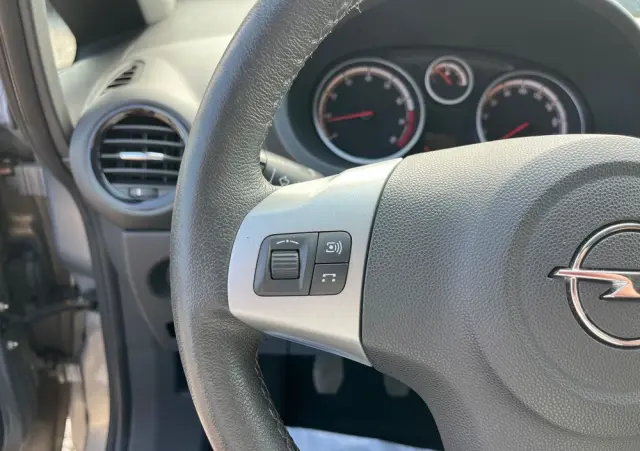 OPEL Corsa 1.4 16V Active