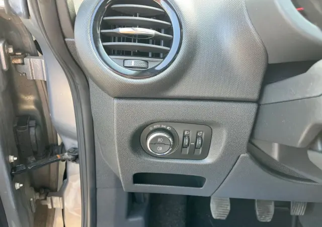 OPEL Corsa 1.4 16V Active