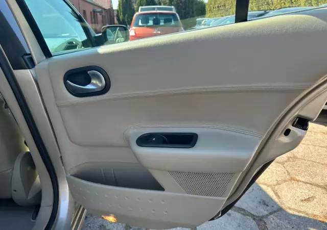 RENAULT Megane II 1.6 Confort Authentique