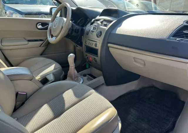 RENAULT Megane II 1.6 Confort Authentique