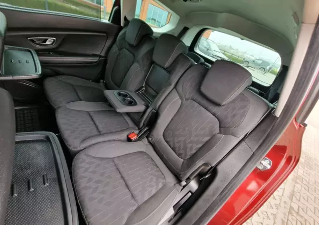 RENAULT Grand Scenic 