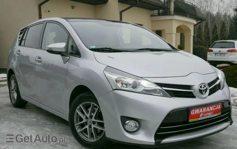 TOYOTA Verso 
