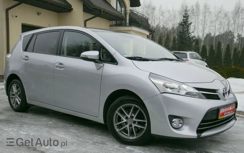 TOYOTA Verso 