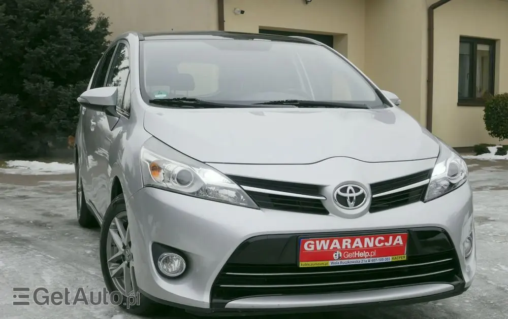 TOYOTA Verso 