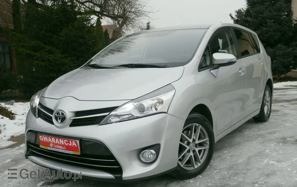 TOYOTA Verso 