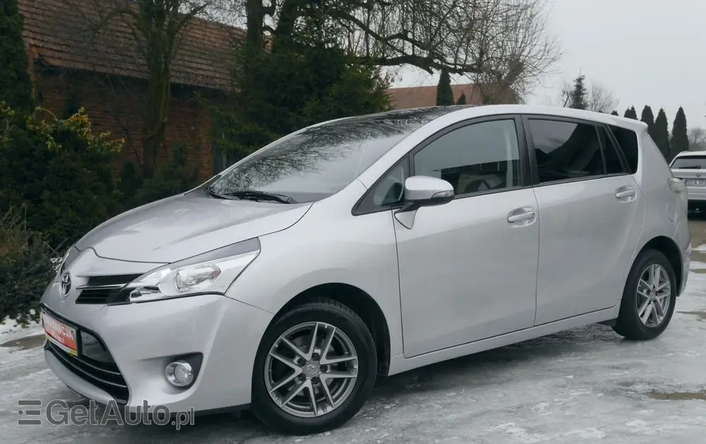 TOYOTA Verso 