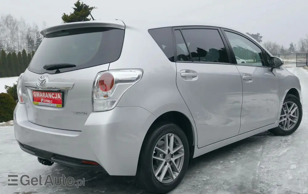 TOYOTA Verso 