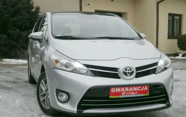 TOYOTA Verso 
