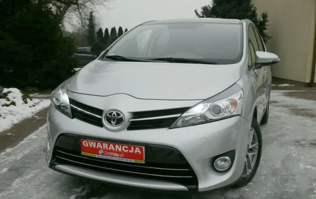TOYOTA Verso 