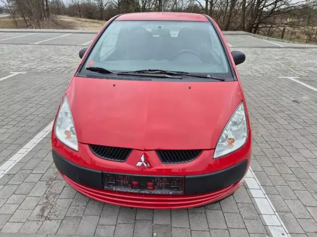 MITSUBISHI Colt 
