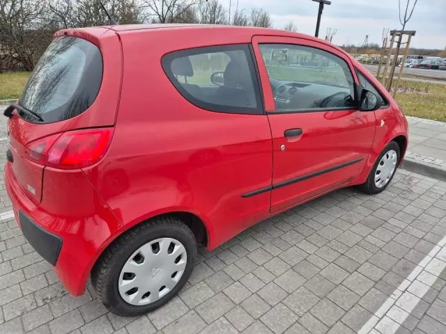 MITSUBISHI Colt 
