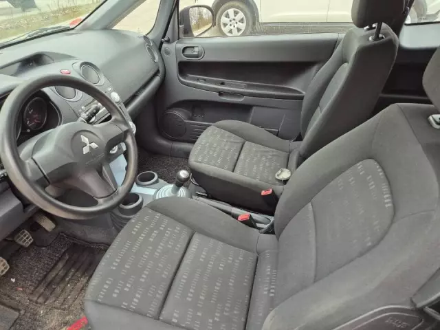 MITSUBISHI Colt 