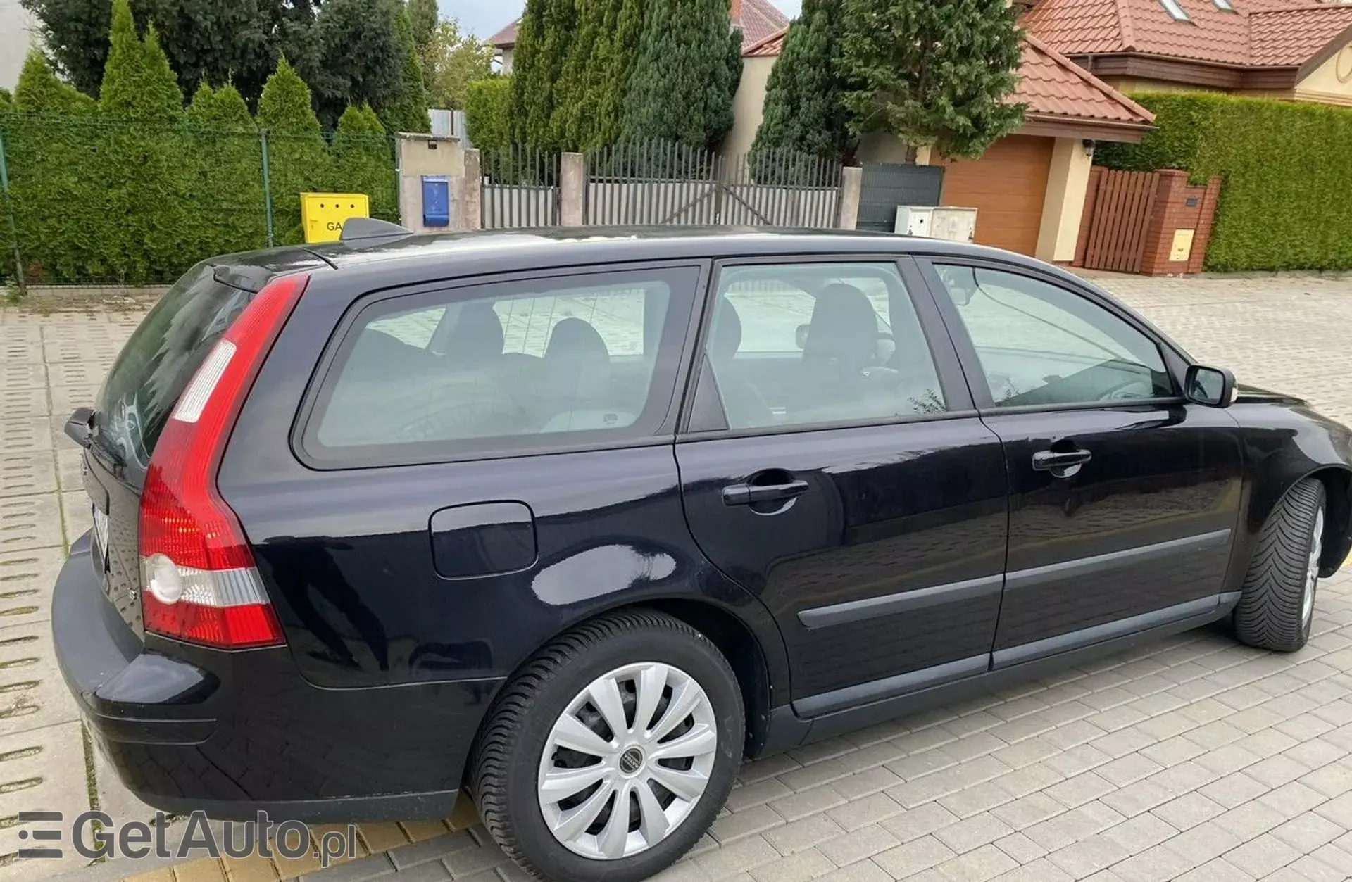 VOLVO V50 