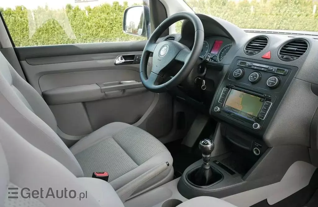 VOLKSWAGEN Caddy 