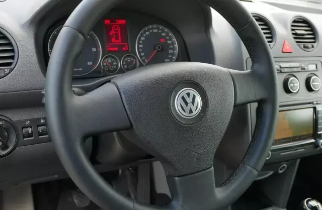 VOLKSWAGEN Caddy 