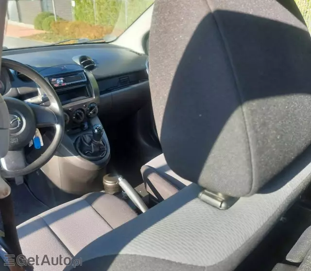 MAZDA 2 