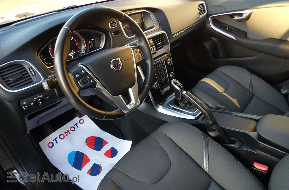 VOLVO V40 D3 Drive-E Summum