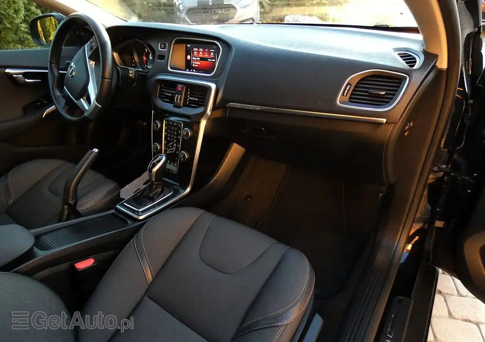 VOLVO V40 D3 Drive-E Summum