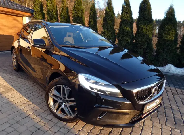 VOLVO V40 D3 Drive-E Summum