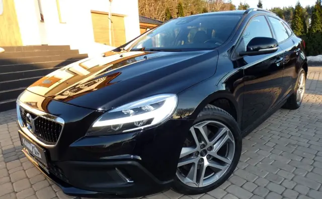 VOLVO V40 D3 Drive-E Summum