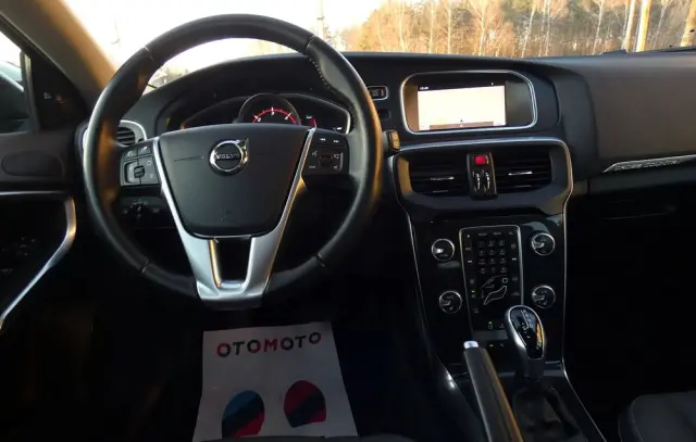 VOLVO V40 D3 Drive-E Summum