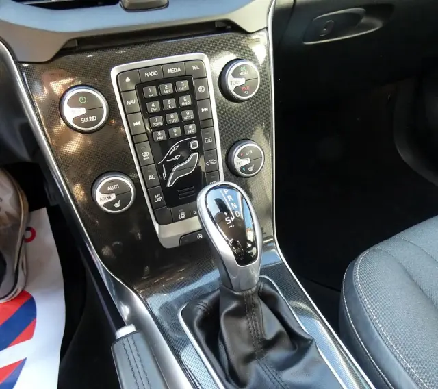 VOLVO V40 D3 Drive-E Summum