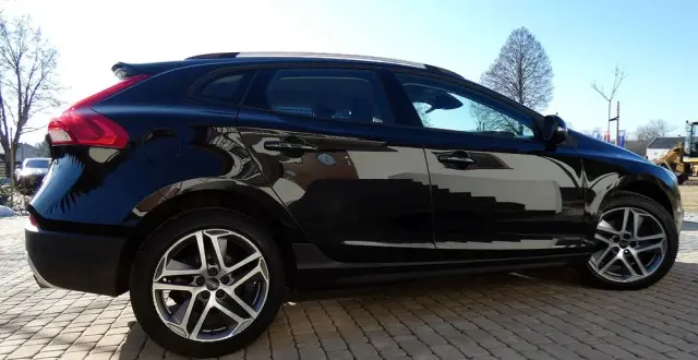 VOLVO V40 D3 Drive-E Summum