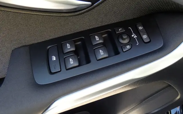 VOLVO V40 D3 Drive-E Summum