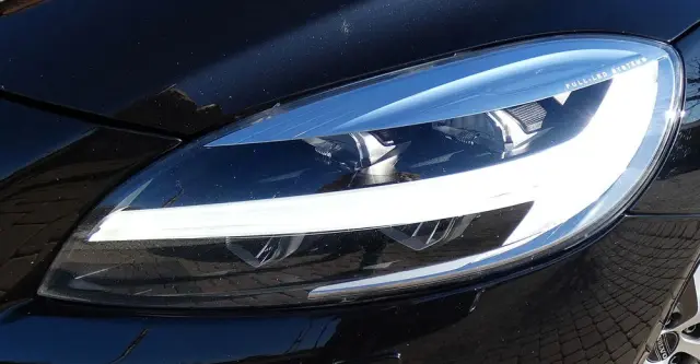 VOLVO V40 D3 Drive-E Summum