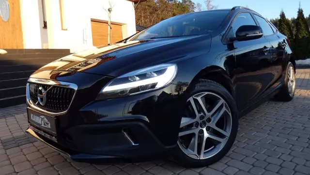 VOLVO V40 D3 Drive-E Summum