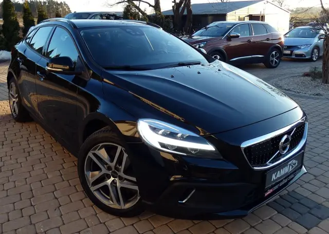 VOLVO V40 D3 Drive-E Summum
