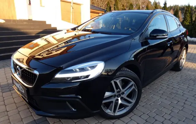 VOLVO V40 D3 Drive-E Summum