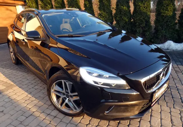 VOLVO V40 D3 Drive-E Summum