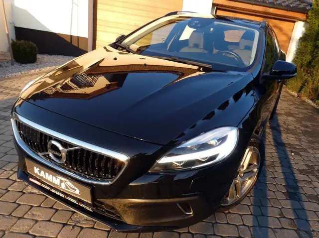 VOLVO V40 D3 Drive-E Summum