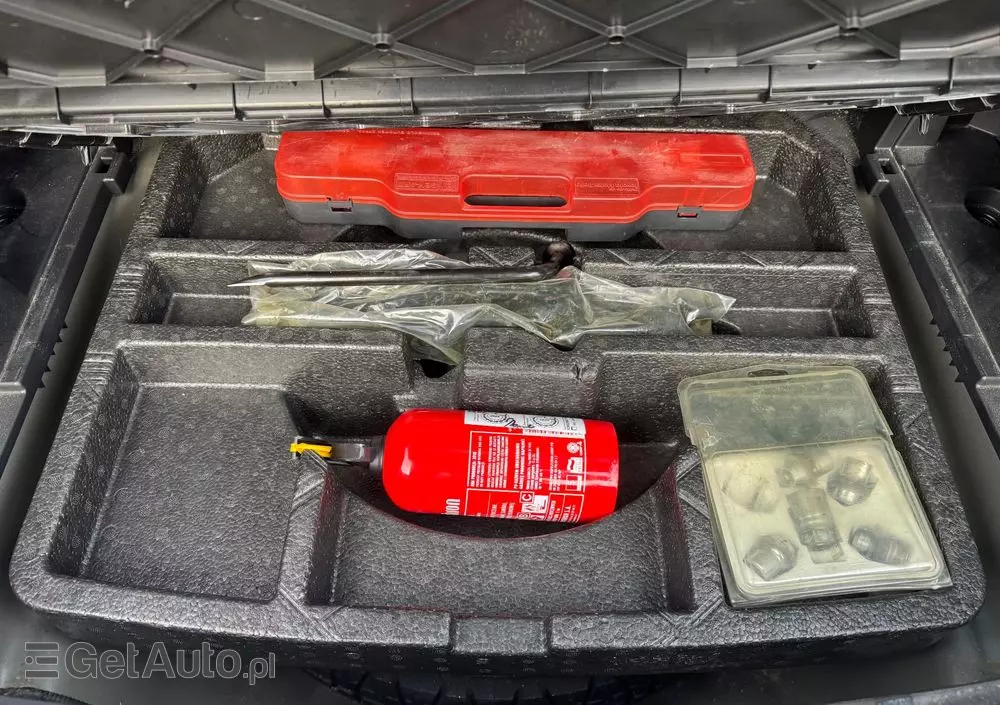 TOYOTA Avensis 2.0 D-4D Sol plus+NAVI