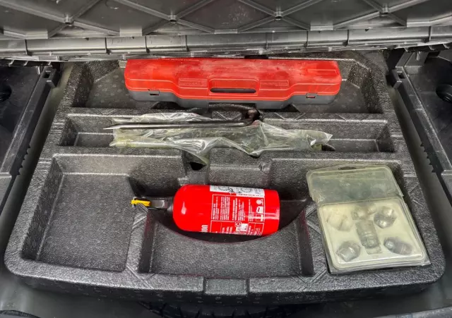 TOYOTA Avensis 2.0 D-4D Sol plus+NAVI