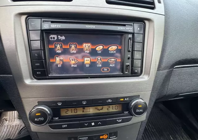 TOYOTA Avensis 2.0 D-4D Sol plus+NAVI